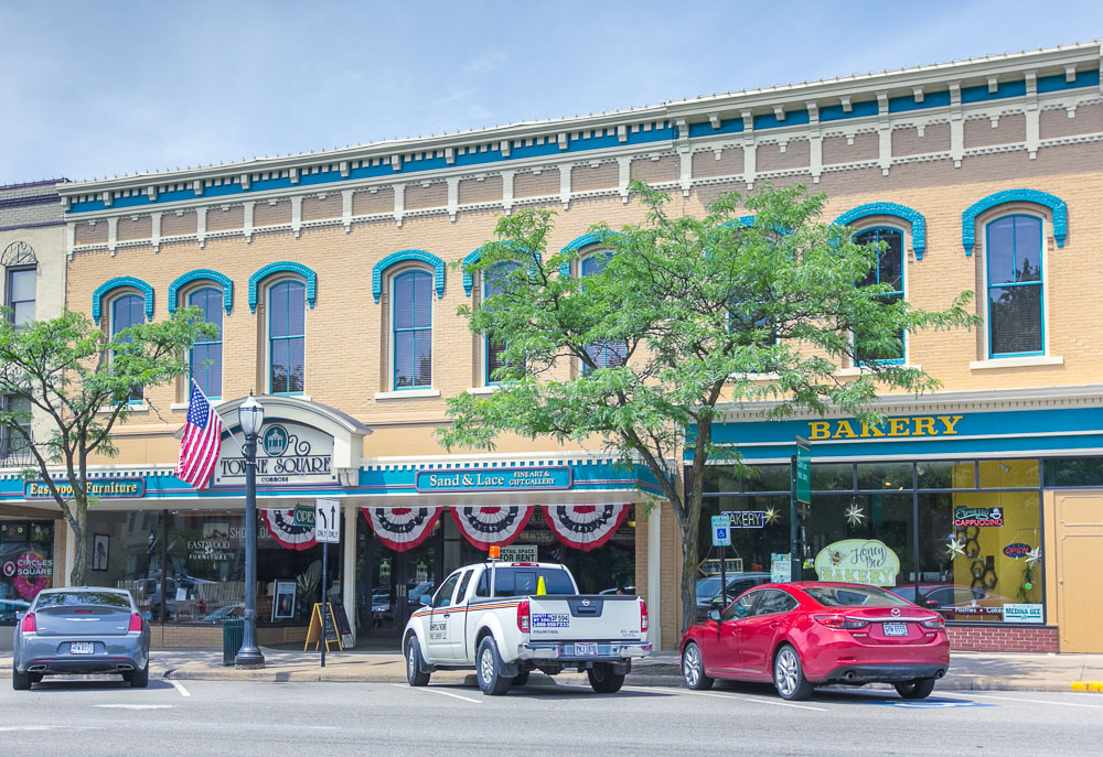 Medina Public Square Arcade Storefronts and Offices / Towne Square Commons